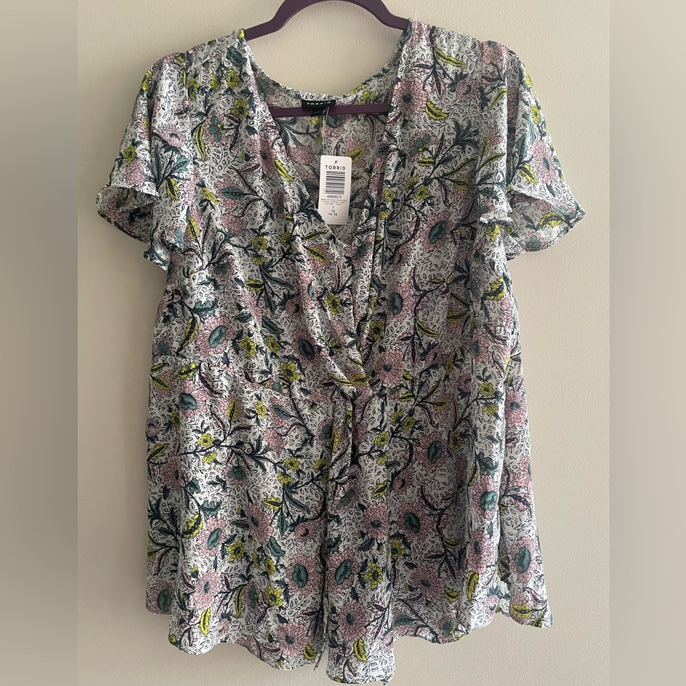 NWT torrid flutter sleeve floral peplum comfy shirt! never worn